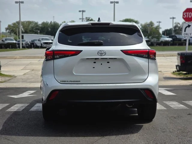 2022 Toyota Highlander L